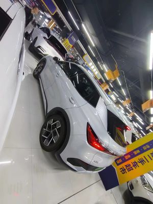 Une berline 4 portes voiture électrique d'occasion Excellente cote de sécurité et abordable