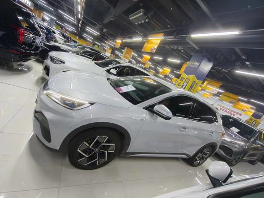 Automobiles électriques certifiées blanches